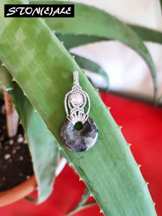 Collana con ciondolo in macrame con larvikite