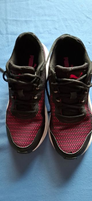 Zapatillas Puma Negras y Rosas