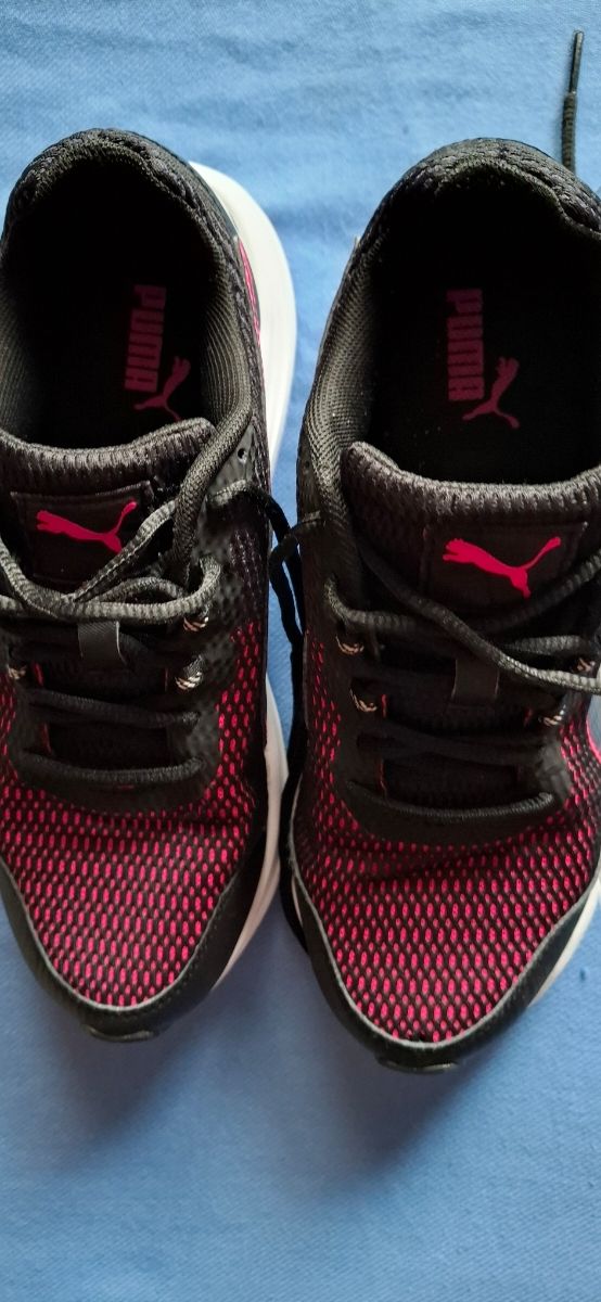 Zapatillas Puma Negras y Rosas