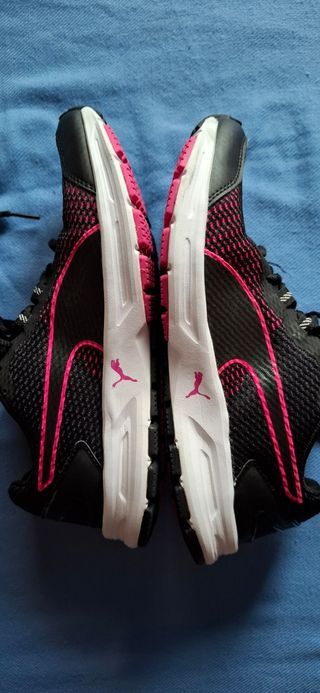 Zapatillas Puma Negras y Rosas