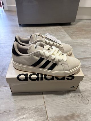 Zapatillas Adidas Beige y Negro