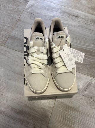 Zapatillas Adidas Beige y Negro