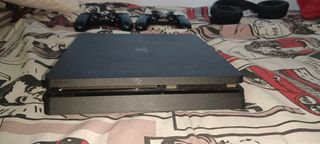 PS4 Slim 800GB con 2 mandos