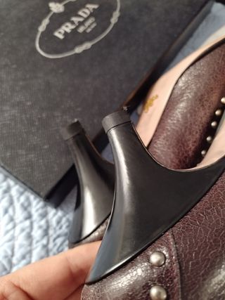 Zapatos Salón Prada Tachuelas Negro/Marrón