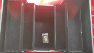 Maletín de maquillaje plateado