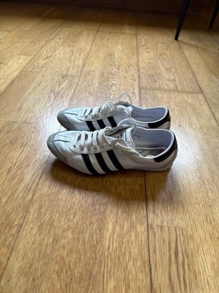 Zapatillas Adidas Blancas y Negras