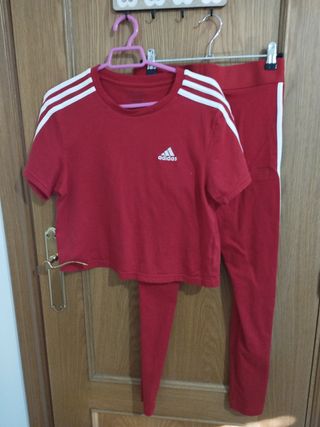 Conjunto Adidas camiseta y mallas rojo