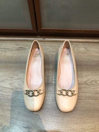 Bailarinas tacón bajo beige