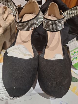 Zapatos negros con pedrería
