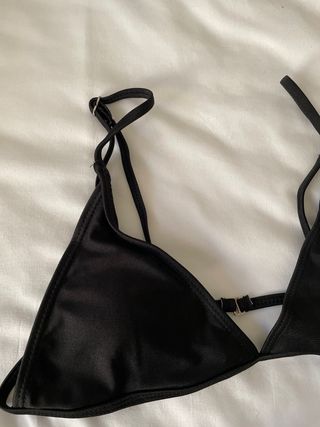 Top bikini negro