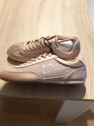 Zapatillas Zara Mujer Beige y Doradas