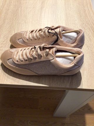 Zapatillas Zara Mujer Beige y Doradas