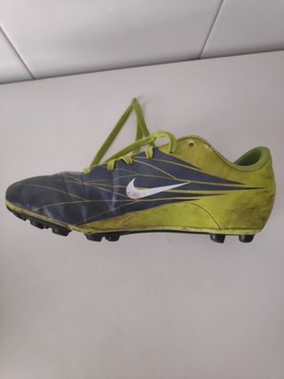 Botas de fútbol Nike Mercurial niño. 
Talla 36.5