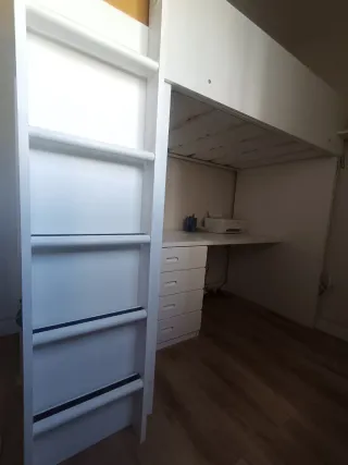 Cama alta IKEA con escritorio y cajonera