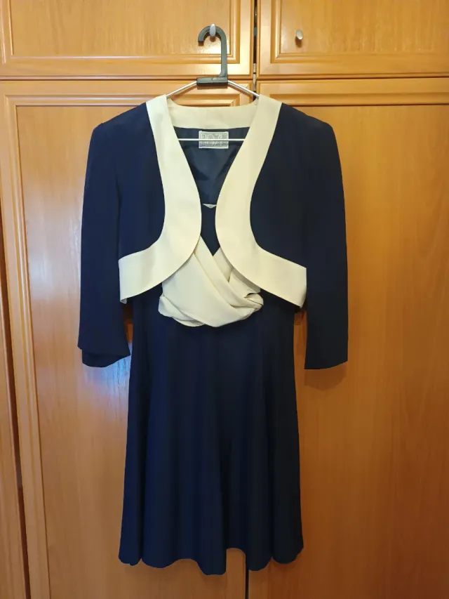 Vestido fiesta azul marino y blanco roto