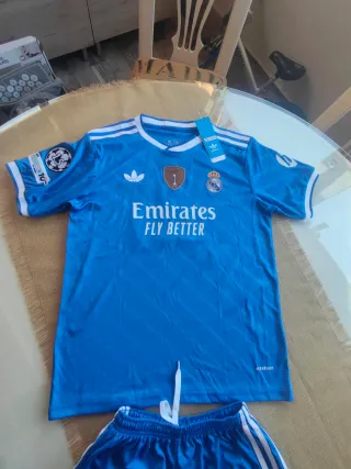 Conjunto Real Madrid niño 140
