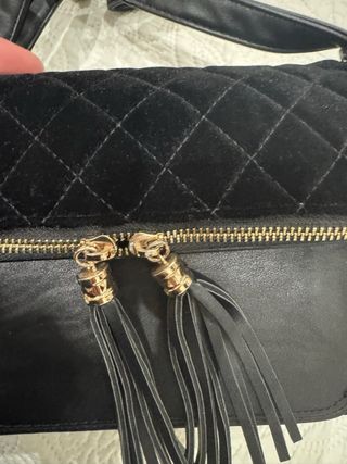 Bolso negro terciopelo con flecos