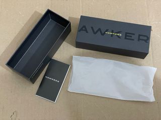 Caja para gafas Hawkers negra y dorada