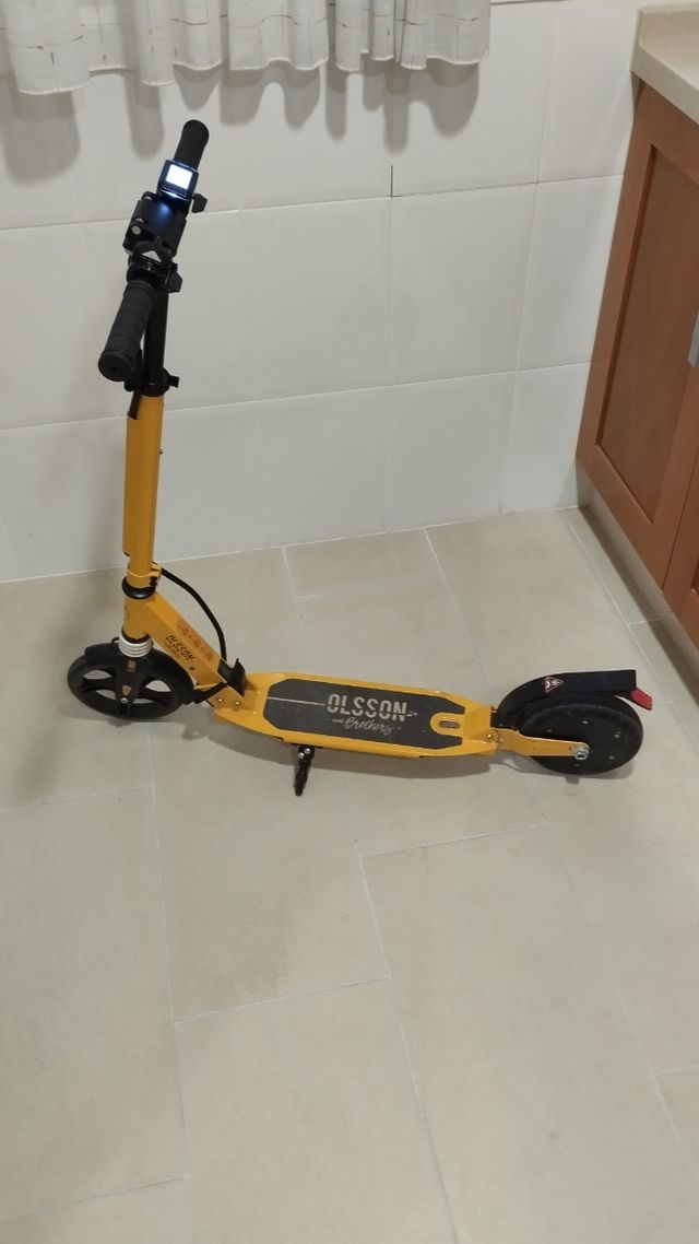 Patín Eléctrico Amarillo Olsson