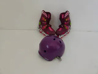 Patines y casco morado