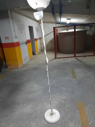 Lámpara de pie Ikea blanca
