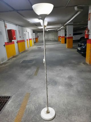 Lámpara de pie Ikea blanca