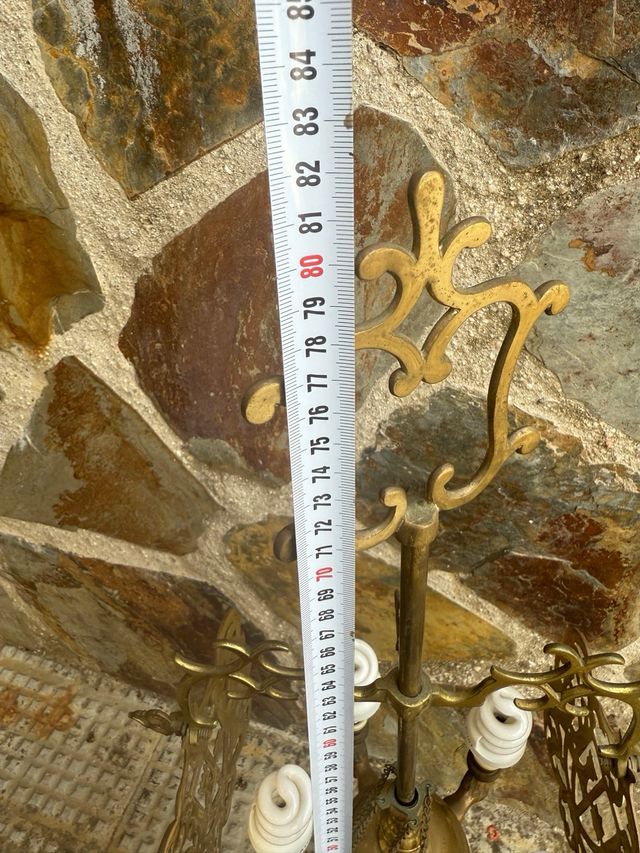 Lámpara de mesa de bronce estilo antiguo