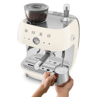Cafetera Smeg Espresso con Molinillo