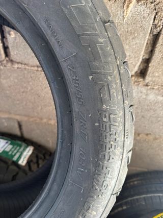 Neumático Kormoran UHP 235/55 ZR17