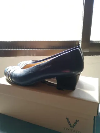 Zapatos tacón azul y dorado