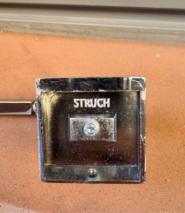 Portarrollos y toallero Struch