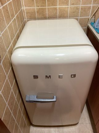 Nevera Smeg pequeña