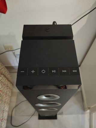 Torre de Sonido Negra y Plateada