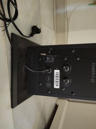 Torre de Sonido Negra y Plateada