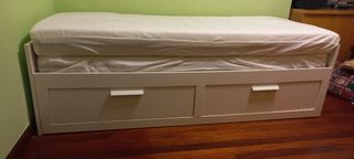 Cama Ikea Brimes con 2 colchones
