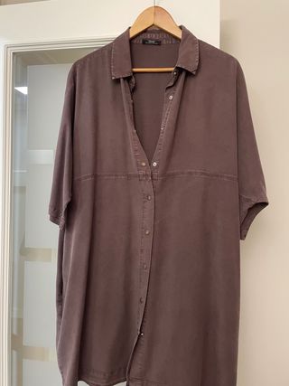 Blusón tipo camisa con bolsillos