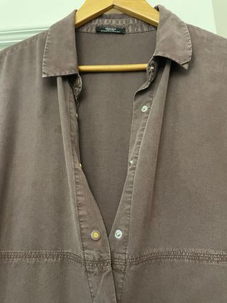 Blusón tipo camisa con bolsillos