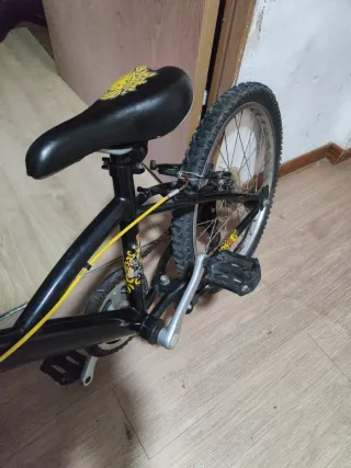 Bicicleta BTWIN Negra y Amarilla