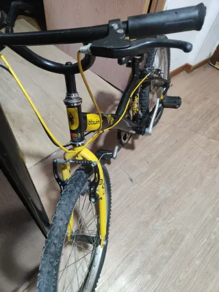 Bicicleta BTWIN Negra y Amarilla