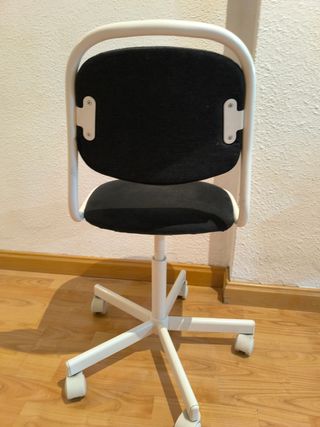 Silla Ikea Orfjall infantil negra
