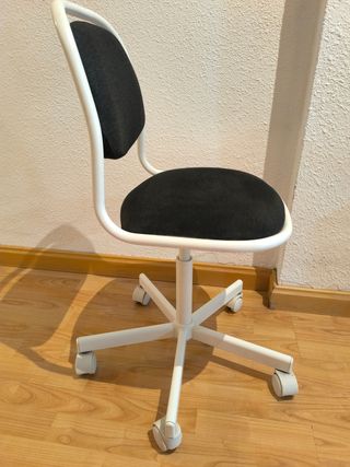 Silla Ikea Orfjall infantil negra