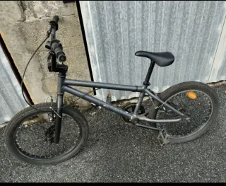 Bicicleta BMX gris