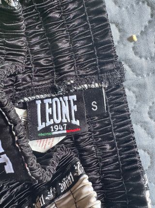 Pantalones Leone 1947, Nuevos usado 2 clases.