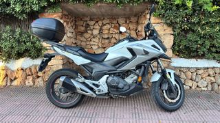 Honda NC 750 X con maleta