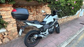 Honda NC 750 X con maleta