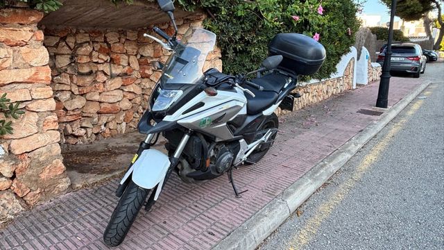 Honda NC 750 X con maleta