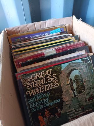 LOTE DE 50 VINILOS 33RPM MUSICA VARIADA
