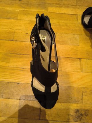 Zapatos de tacón negros