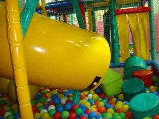 Parque de bolas infantil y pequeño parque de bebés