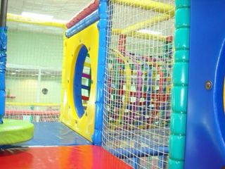 Parque de bolas infantil y pequeño parque de bebés